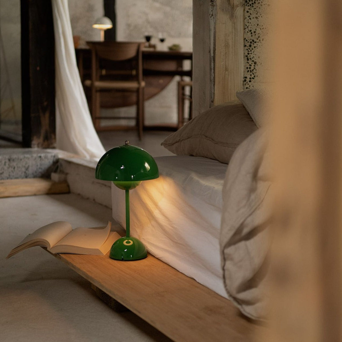 LunarGlow - LED Table Lamp for an Ambient Interior