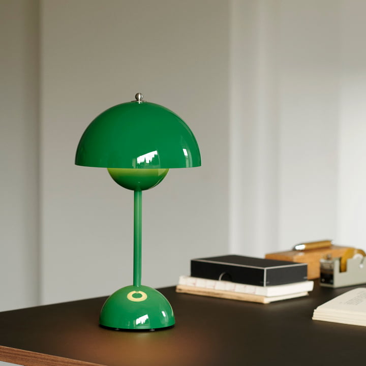 LunarGlow - LED Table Lamp for an Ambient Interior