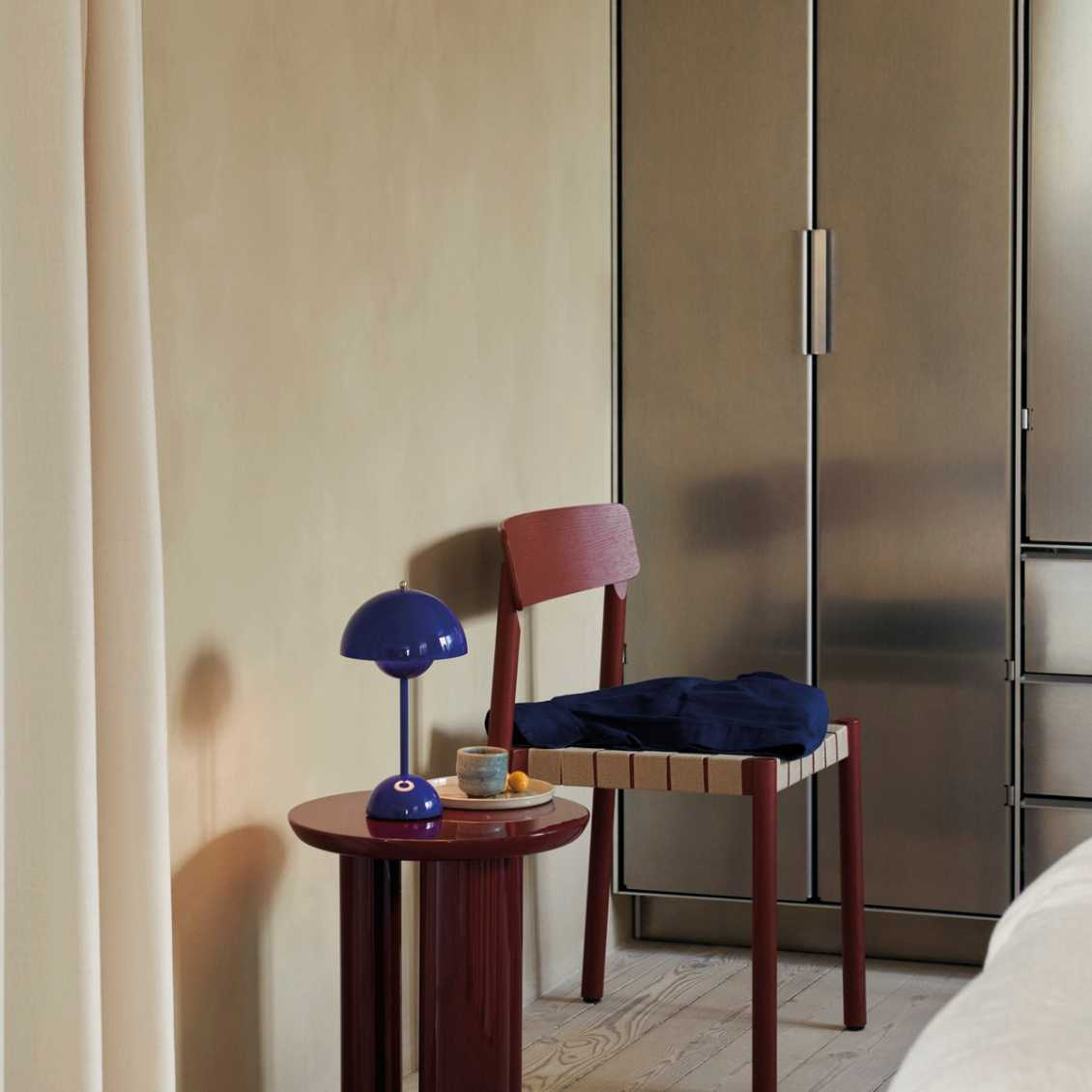 LunarGlow - LED Table Lamp for an Ambient Interior