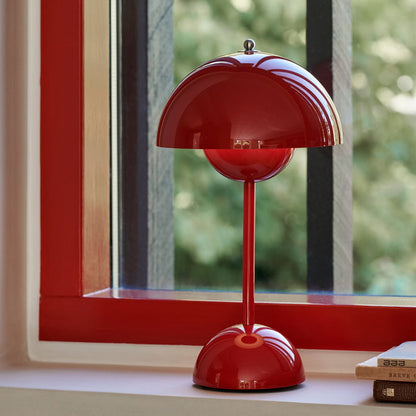 LunarGlow - LED Table Lamp for an Ambient Interior