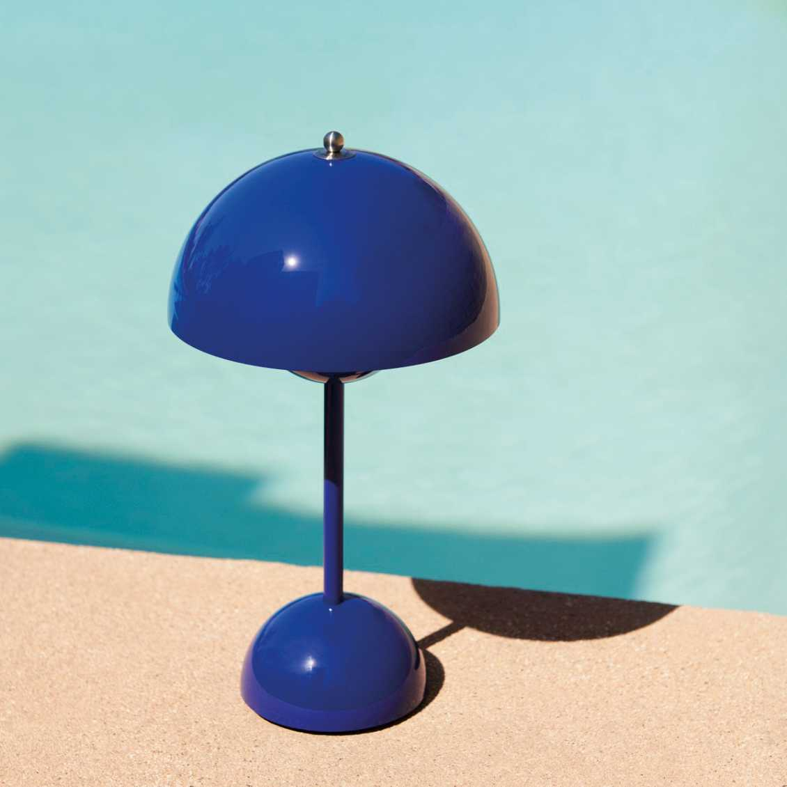 LunarGlow - LED Table Lamp for an Ambient Interior