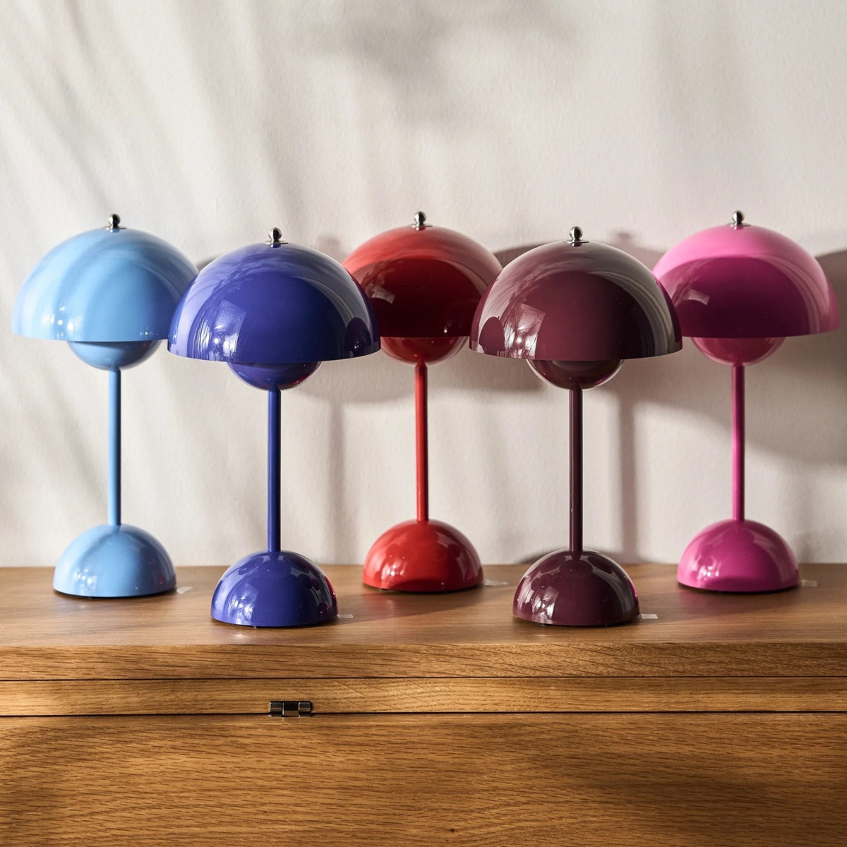 LunarGlow - LED Table Lamp for an Ambient Interior