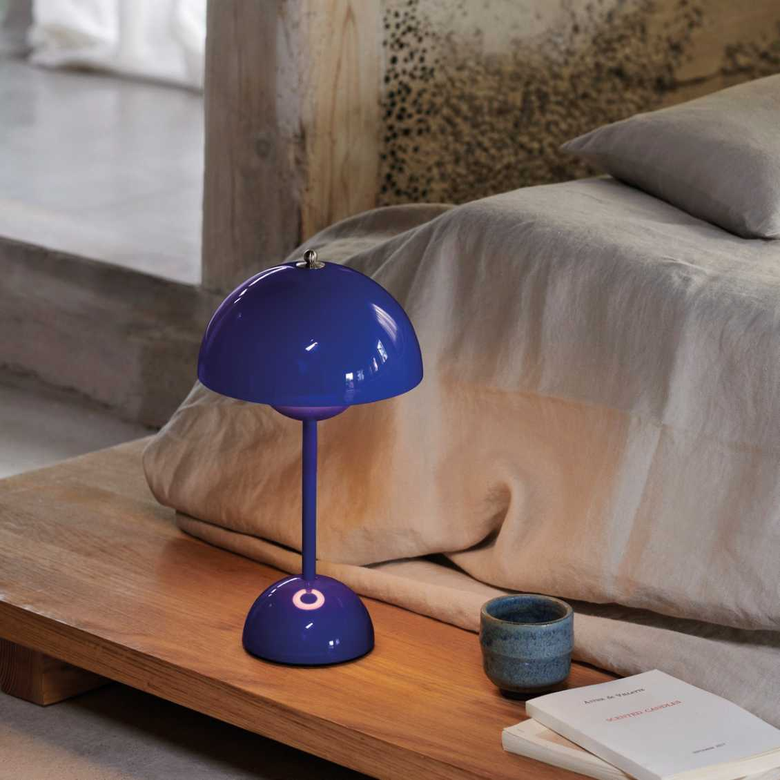LunarGlow - LED Table Lamp for an Ambient Interior