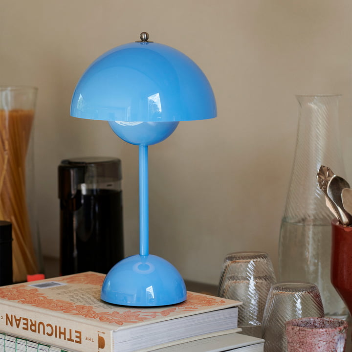 LunarGlow - LED Table Lamp for an Ambient Interior
