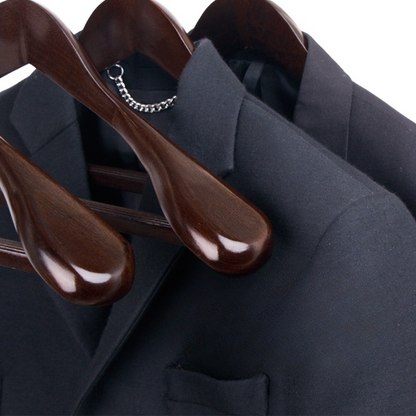 Oaklee Élite – Luxury Wooden Hangers with Refined Design