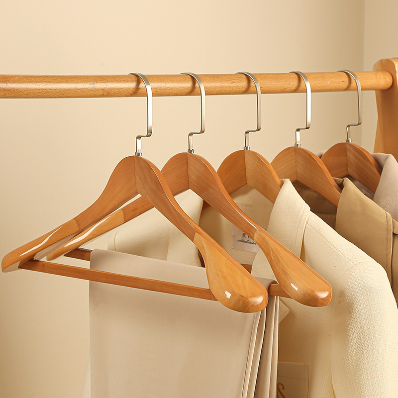 Oaklee Élite – Luxury Wooden Hangers with Refined Design