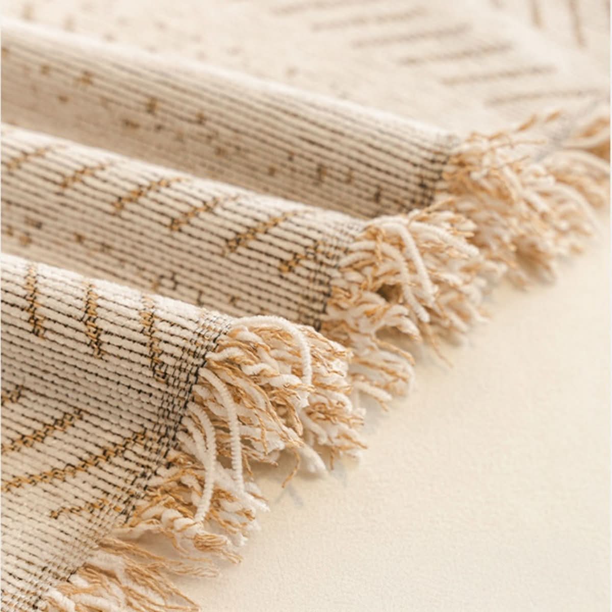 SNUGGLETEXTILE – Chenille Sofa Cover: Scratch-Resistant & Washable