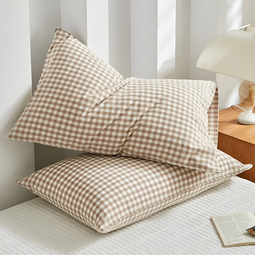 Checked Plaid Pillowcases for a Cozy Bedroom
