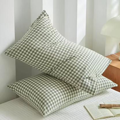 Checked Plaid Pillowcases for a Cozy Bedroom
