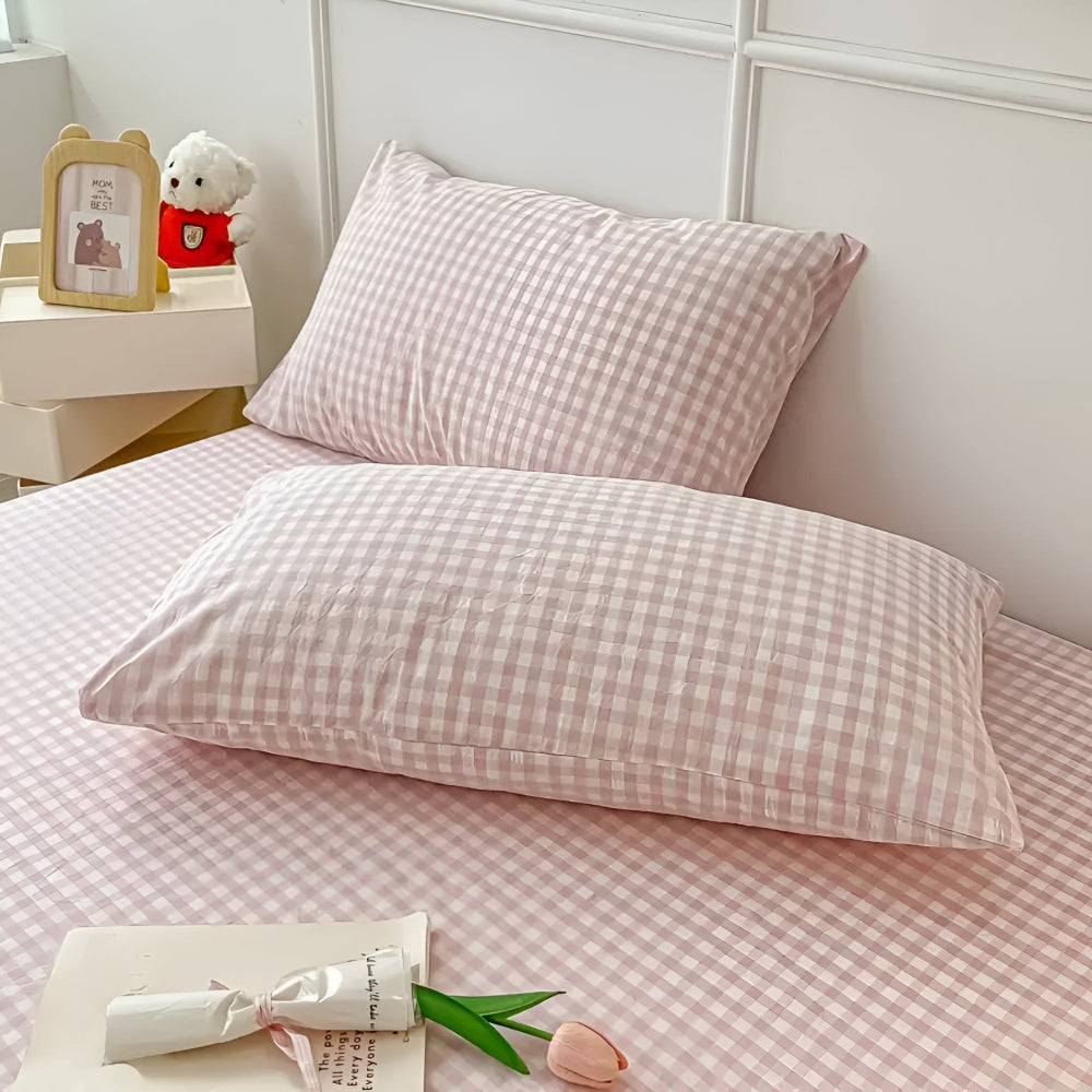 Checked Plaid Pillowcases for a Cozy Bedroom