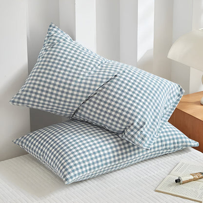 Checked Plaid Pillowcases for a Cozy Bedroom