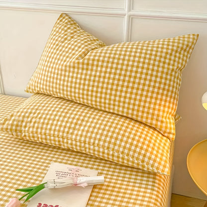 Checked Plaid Pillowcases for a Cozy Bedroom
