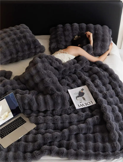 Plush Fleece Throw: luxuriously soft, year-round warmth