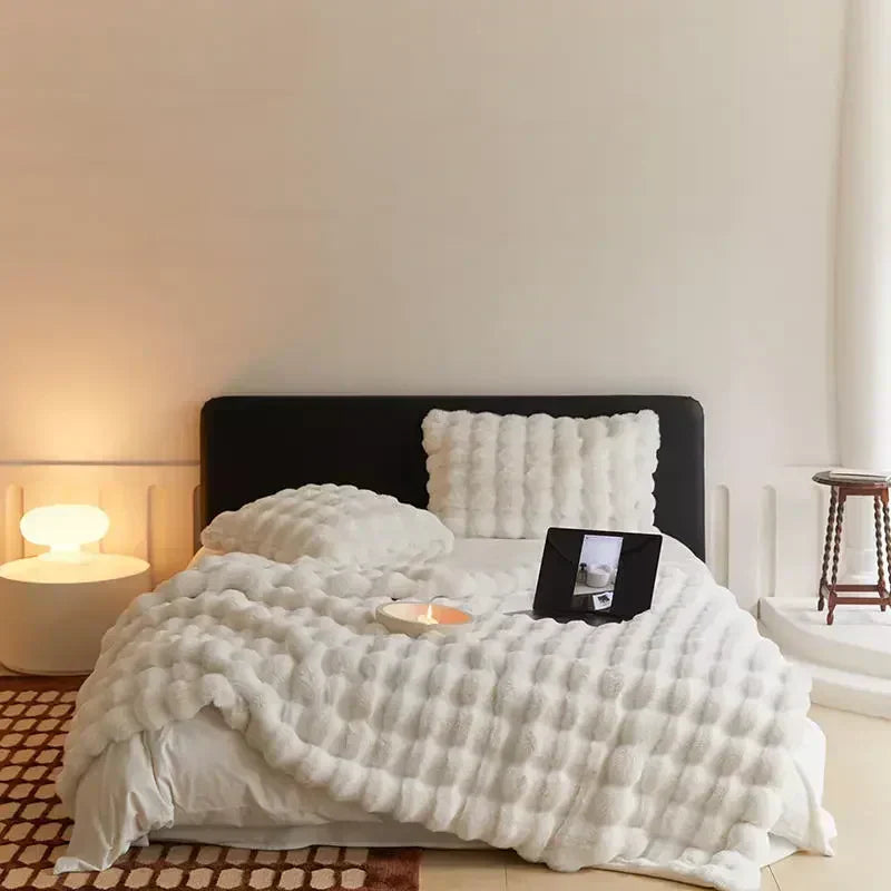 Plush Fleece Throw: luxuriously soft, year-round warmth