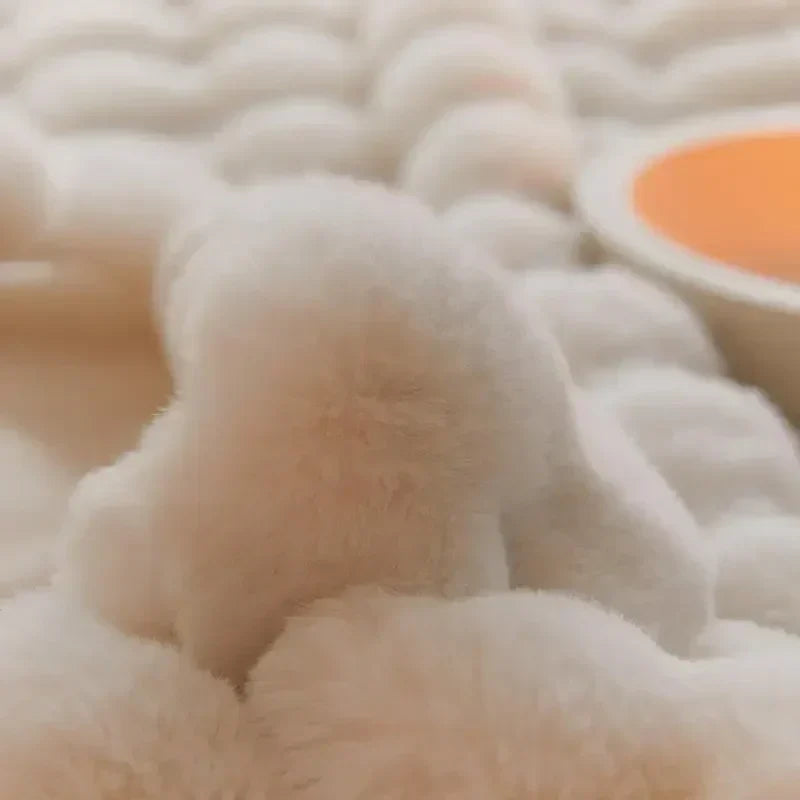Plush Fleece Throw: luxuriously soft, year-round warmth