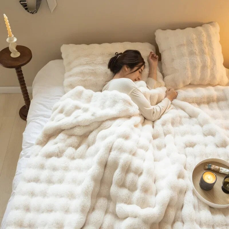 Plush Fleece Throw: luxuriously soft, year-round warmth