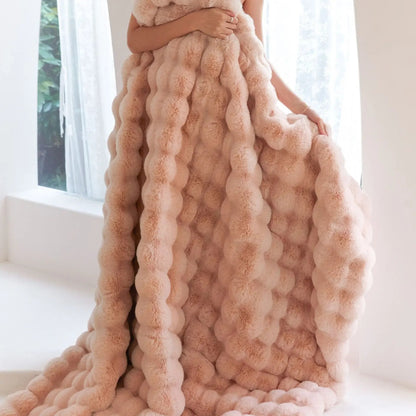 Plush Fleece Throw: luxuriously soft, year-round warmth